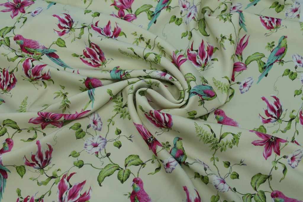 Артикул вискозы. Шелк из вискозы. корейский трикотаж ткань. шелк max mara. шелк max mara с сиреневыми цветами.